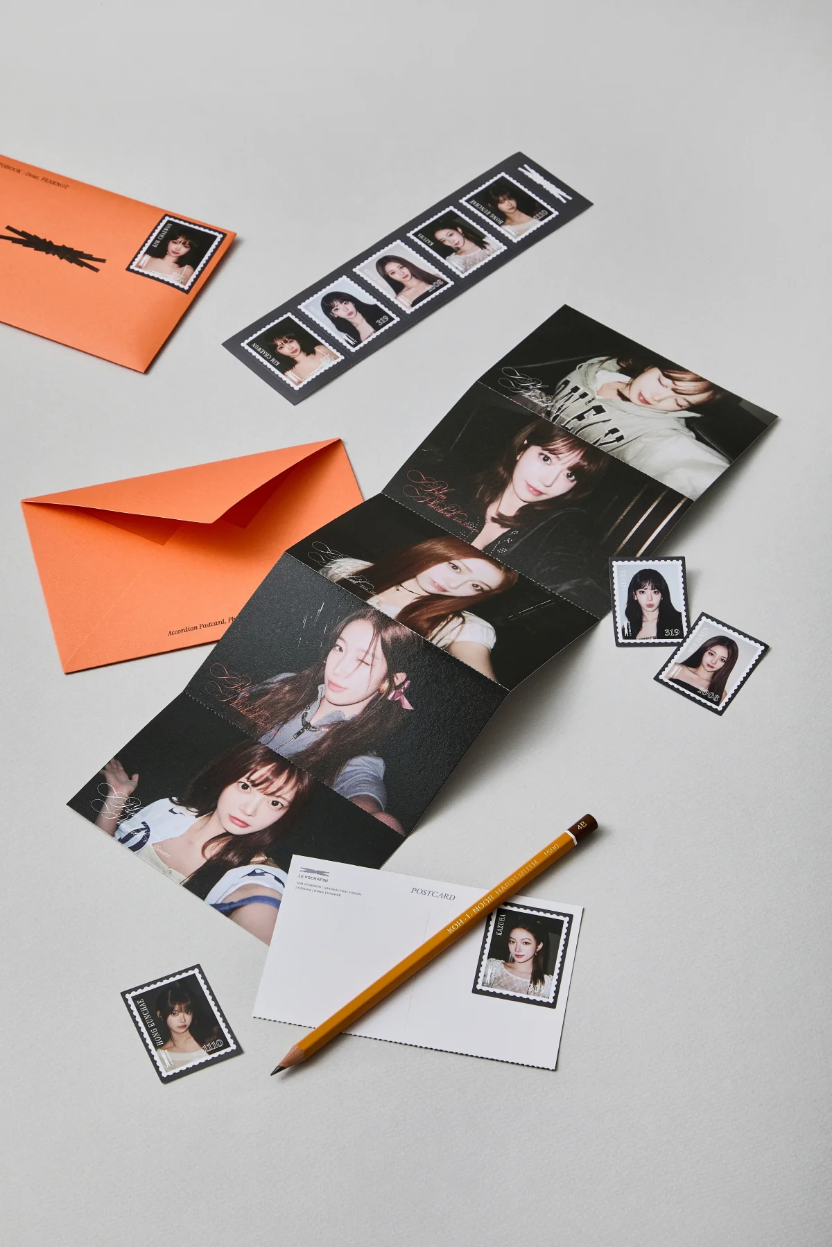 LE SSERAFIM FILM PHOTOBOOK : Dear, FEARNOT - Image 9